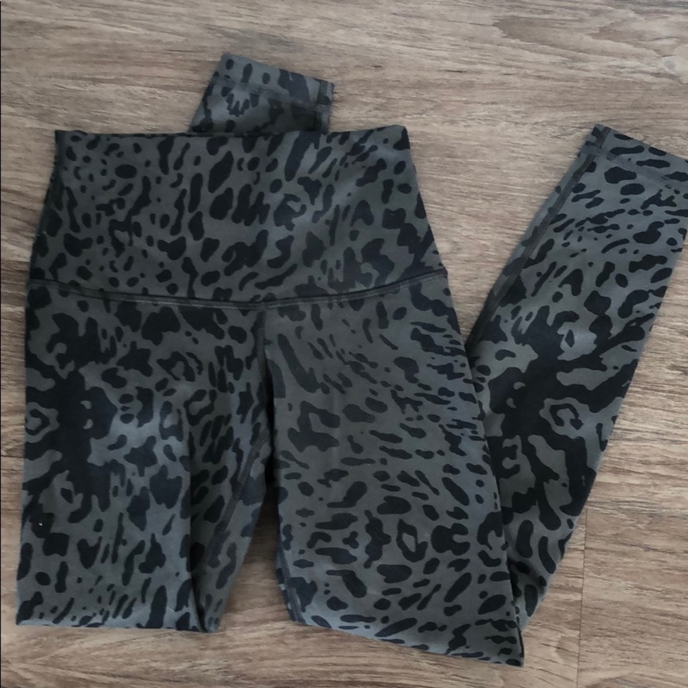 Lululemon wonder under roll down pant